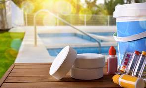 6 esenciales para mantener el agua de tu piscina siempre limpia