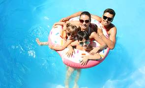Cómo elegir la mejor piscina para tu hogar