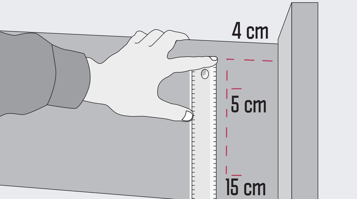 marca con rojo en ambos lados de la trasera, a 4 cm hacia dentro y a 5 y 15 desde el borde superior.