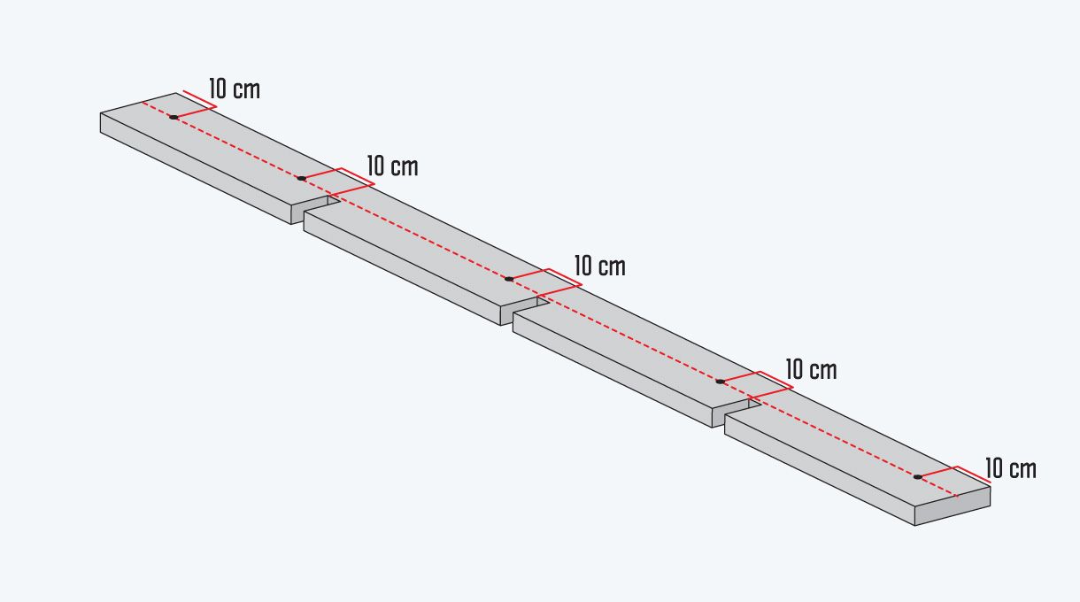 A 10 cm desde cada extremo hacer 2 perforaciones con broca de 13 mm.