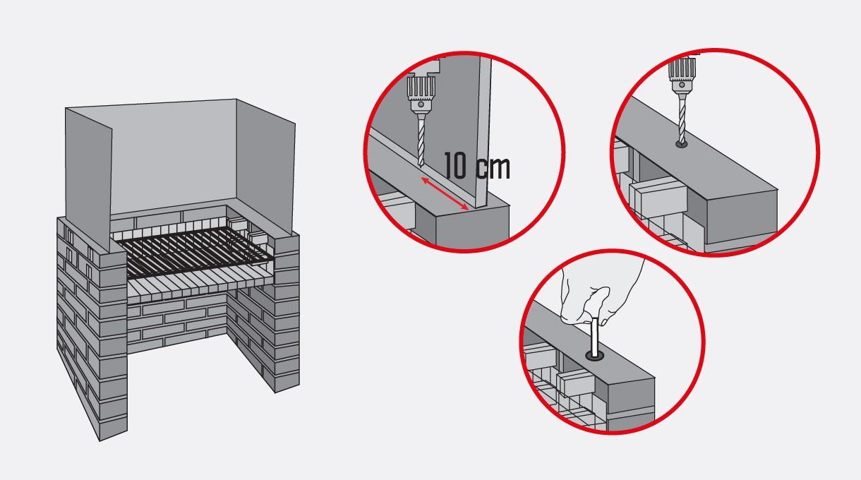 Presenta la base arriba del quincho. Haz las perforaciones a 10 cm desde las esquinas. Primero usa la broca para metal para traspasar la base, hacer la marca en el ladrillo del quincho, sacar la base y terminar la perforación con la broca para concreto. Coloca tarugos plásticos en las perforaciones y fija la base con tornillos tirafondo que se aprietan con una llave chicharra