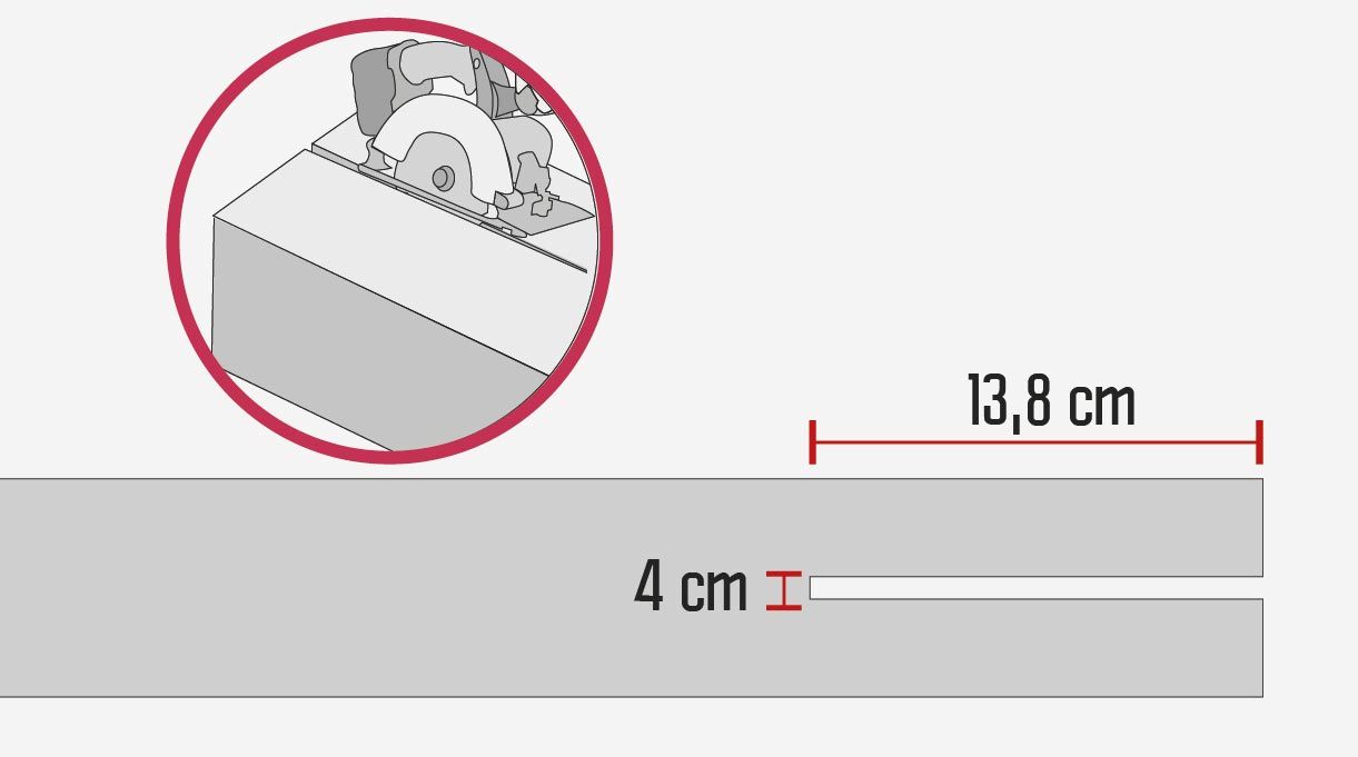 En los 4 pilares de pino oregón de 6×6”, que miden 2,4 mt de altura, hay que hacer los calados para encajarlos en los soportes de los pilares. Estas ranuras miden 4×13,8 cm y se cortan con sierra circular y formón