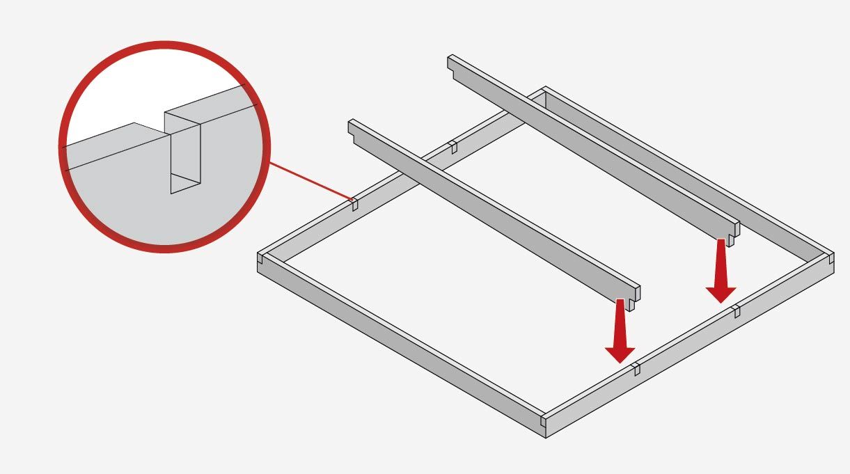 Los 3 travesaños miden 1,75 m y se cortan de las vigas de 2×6”. Para encajar estas 3 tablas interiores del marco también hay que hacer cortes a media madera. Van repartidos a 80 cm de distancia