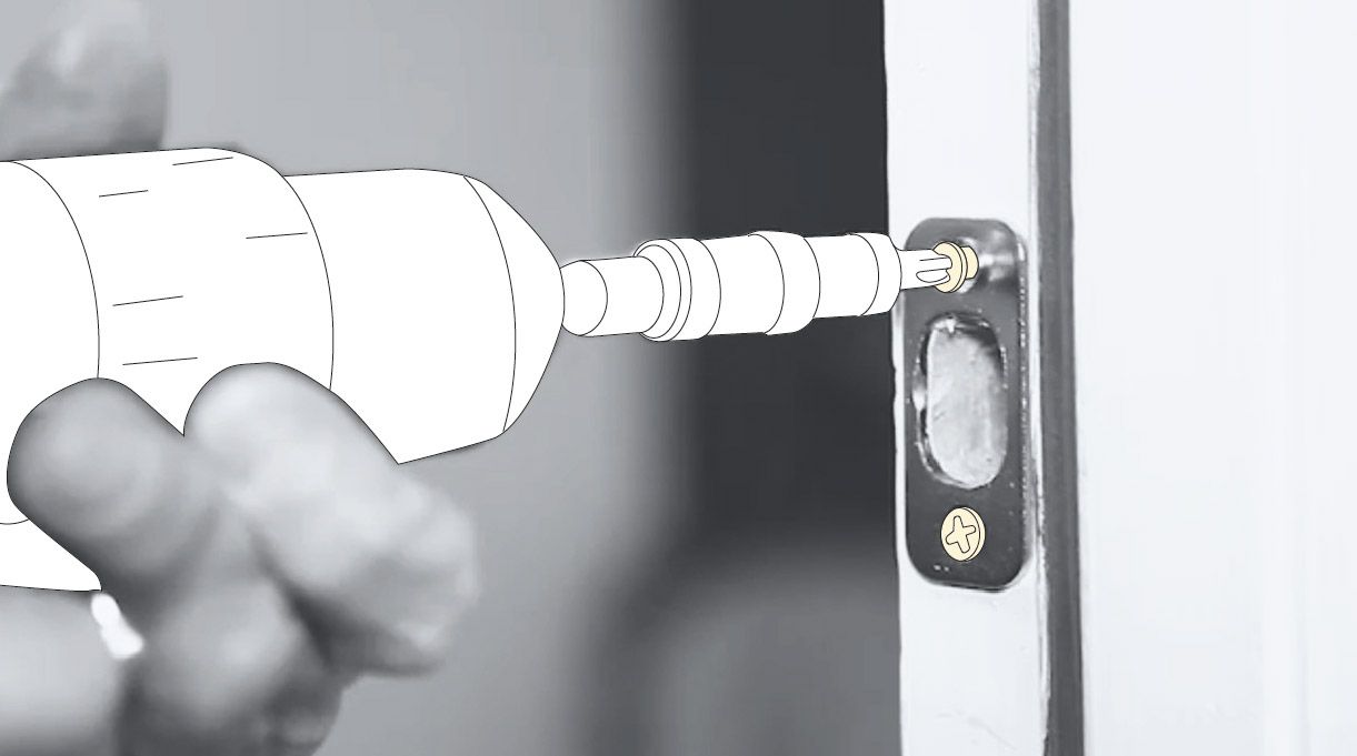 como instalar una cerradura digital - atornilla el soporte del cerrojo