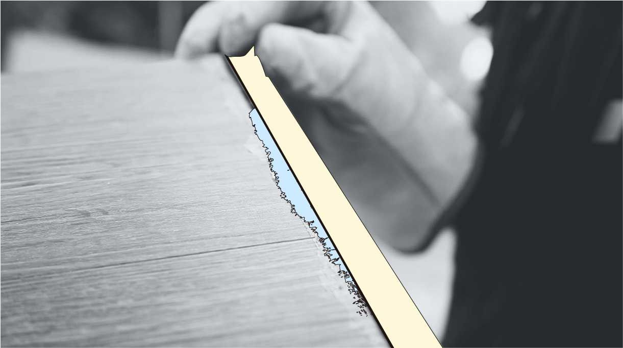 Tras haber pegado el piso vinílico con el adhesivo, vamos a hacer una terminación con un perfil de aluminio 1 x 1”
