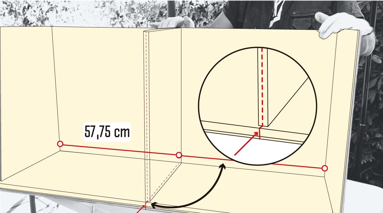 El tamaño de la madera de la placa divisoria para hacer el mueble para guardar zapatos es de 55,7 x 38,2 cm.