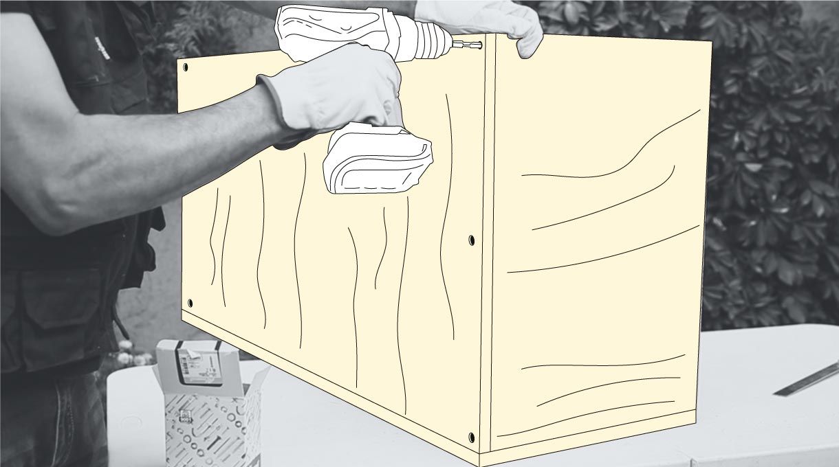 Atornilla en las cuatro puntas de las laterales los tornillos dry wall 6 x 2” a la plancha trasera
