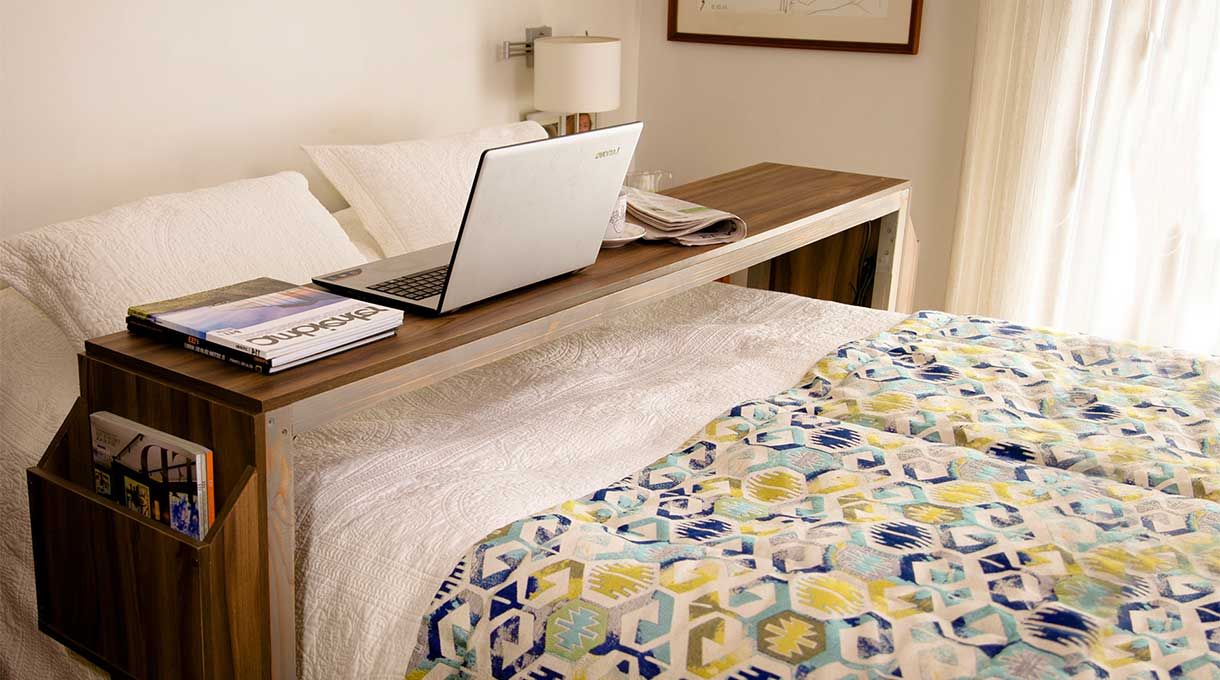 mesa con ruedas para cama