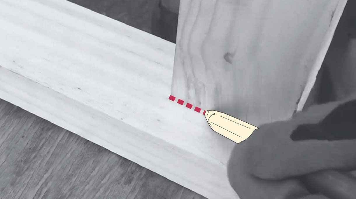 Marca en la madera con un lápiz