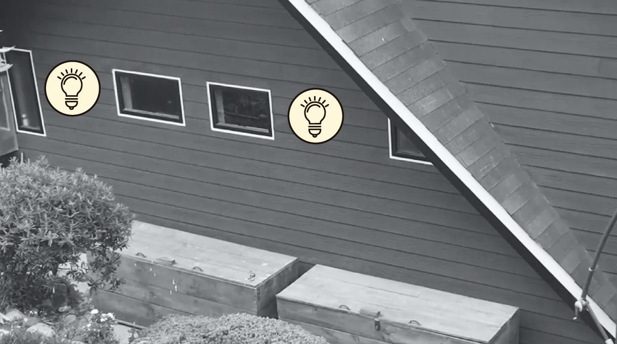 fachada exterior de una casa con faroles solares en la pared