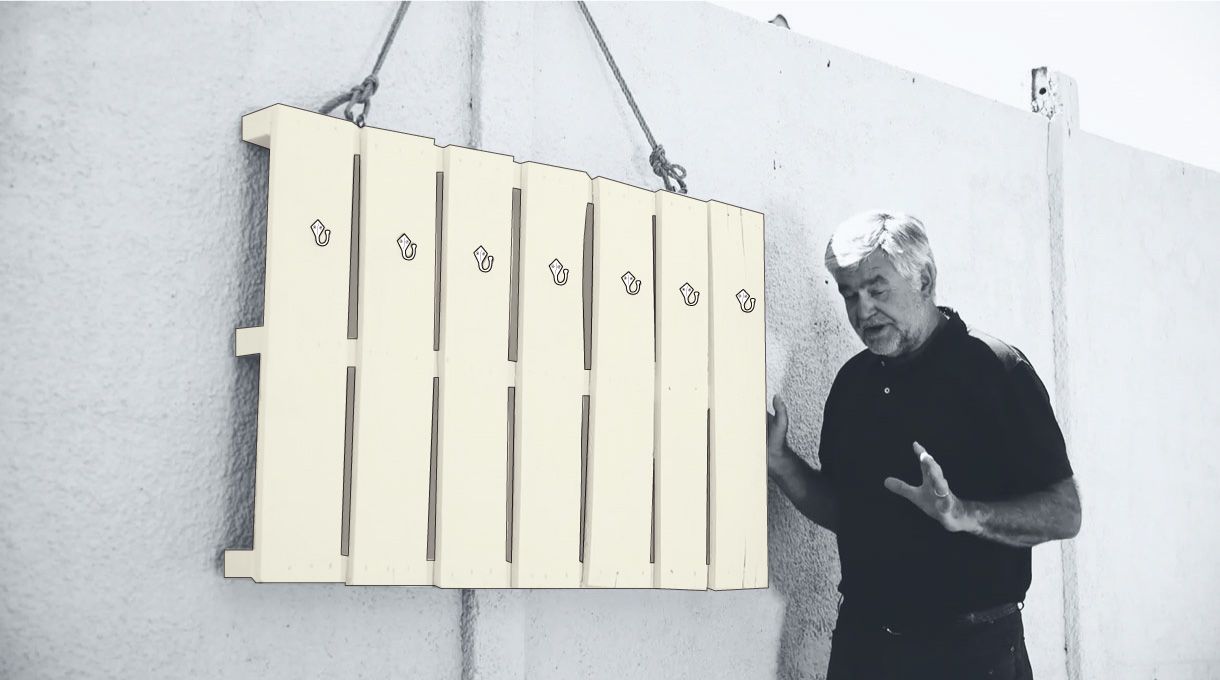 organizador de piscina colgado en el muro