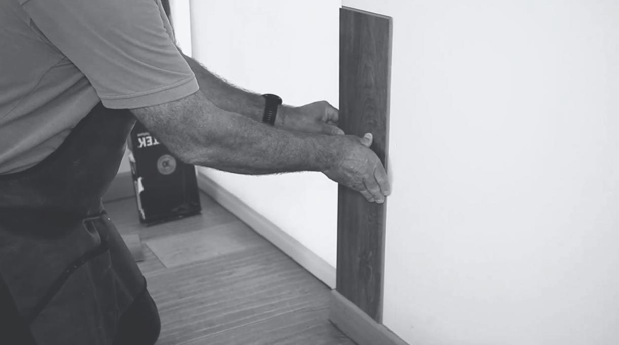 instalar el revestimiento en la pared