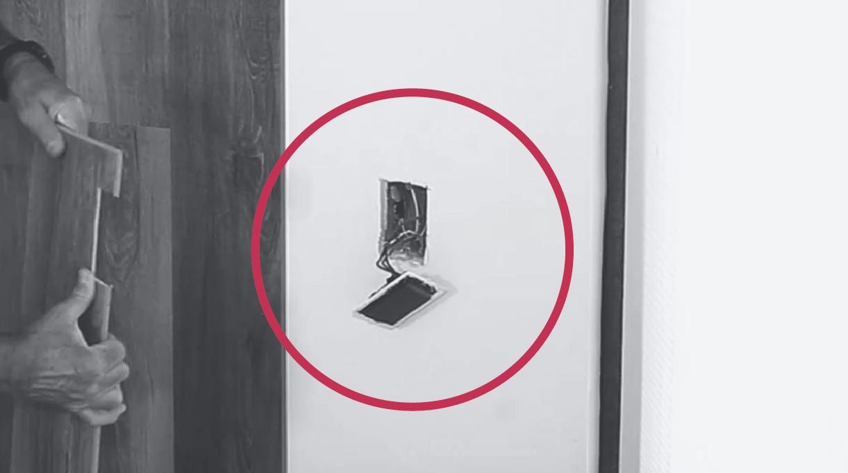 Enchufe desarmado para instalar el revestimiento vinílico