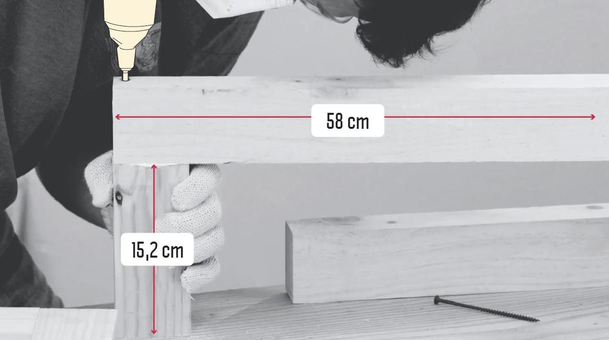 atornillar con el taladro inalámbrico estructuras interiores