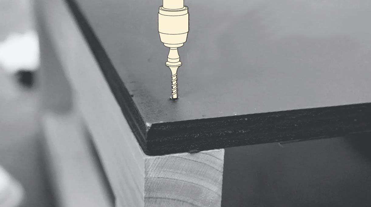 atornillar la cubierta del mueble en L
