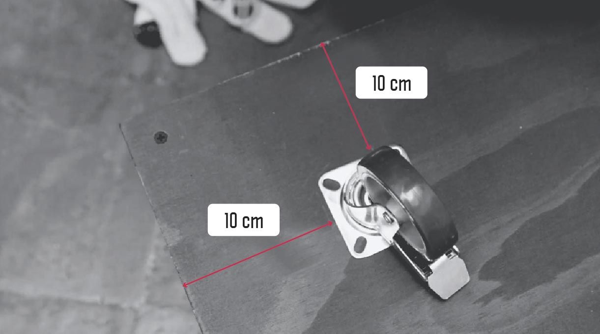 Dejar 10 cm desde los bordes para instalar las ruedas