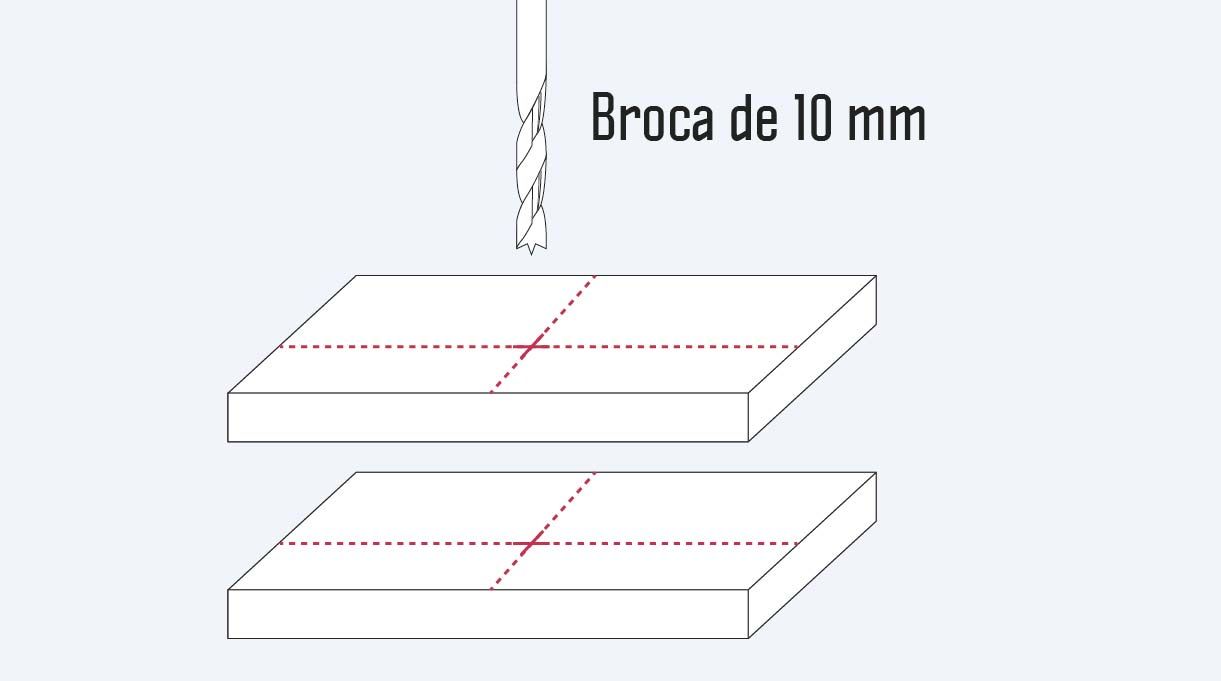 perforar con broca para madera de 10 mm los soportes de la lámpara reciclada