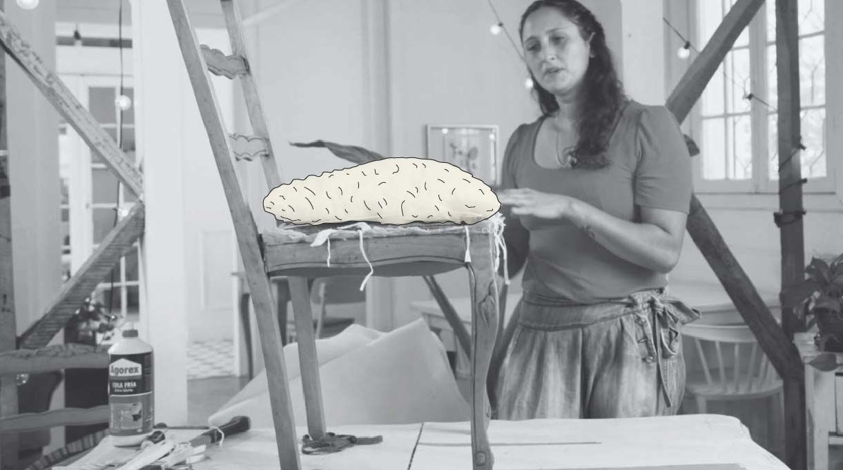 rellenar la silla con distintos trozos de tela, retazos de lana, espuma, etc