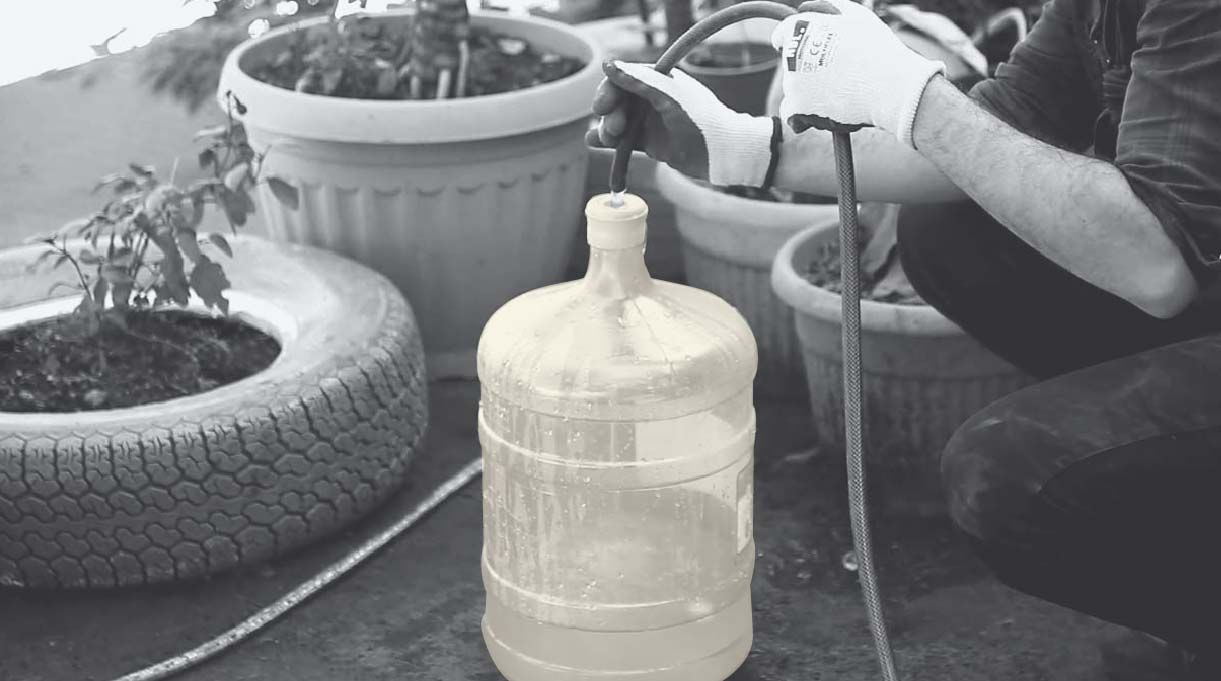 juntar agua en bidones