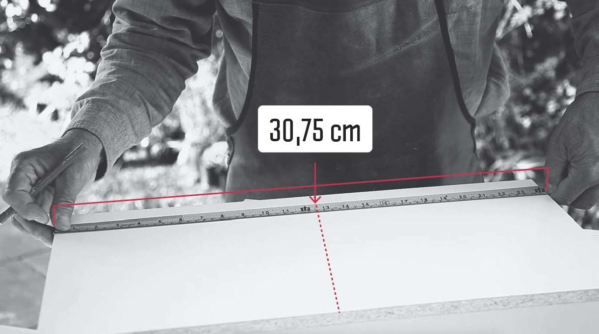 marcar el corte de 61,5 cm a los 30,75 cm