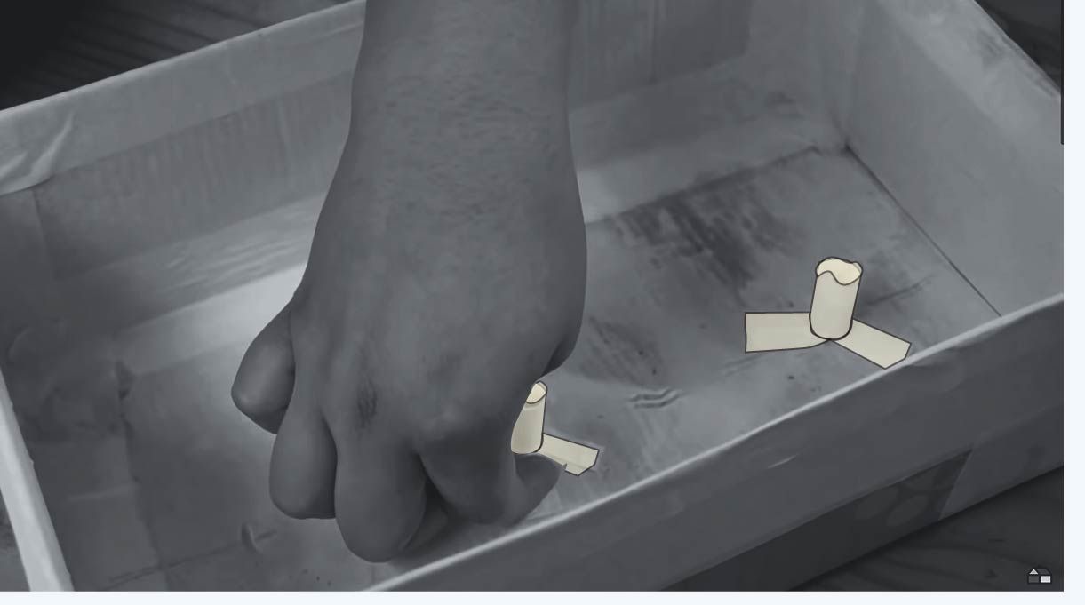 colocar cilindros de tela o papel de diario bajo los vasos que serán moldes internos
