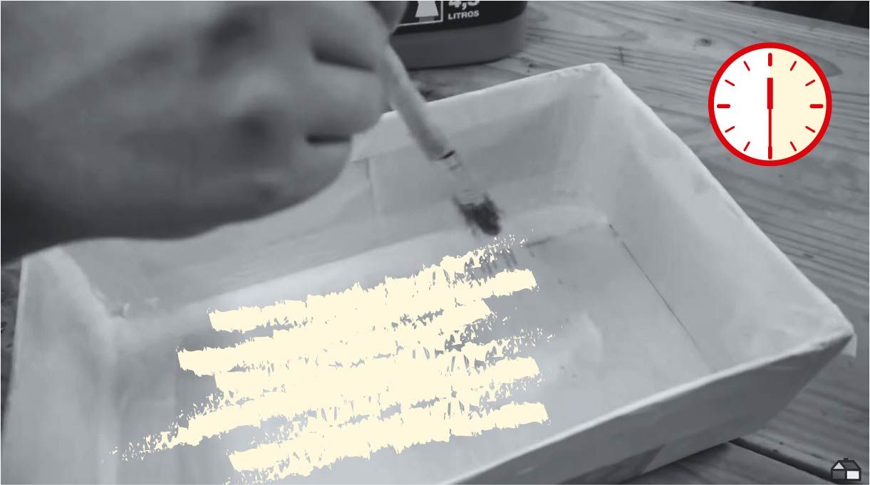 aplicar desmoldante al interior de la caja de cartón