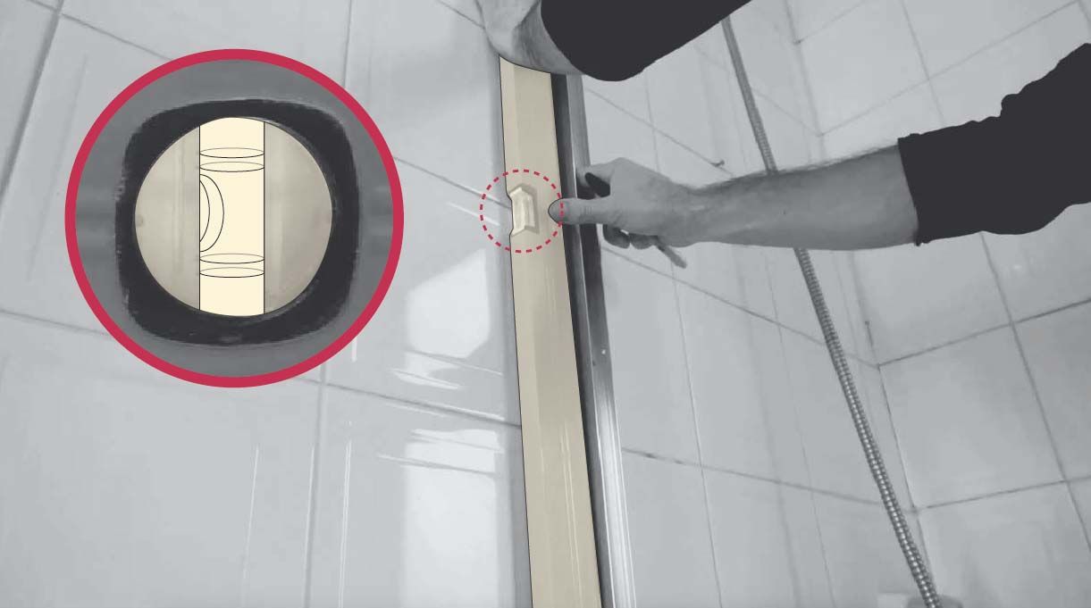 chequear con el nivel burbuja si la barra de aluminio está derecha