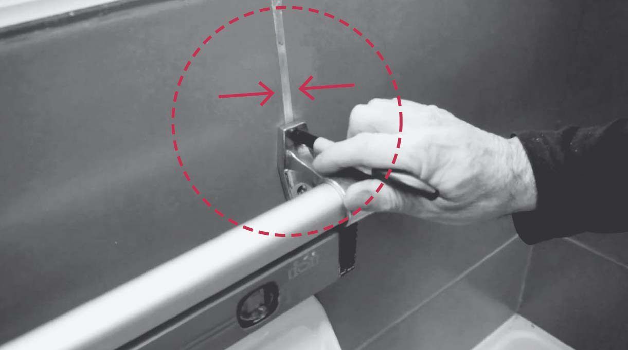 marcar con un lápiz el lugar donde irán las perforaciones para instalar el tubo de aluminio