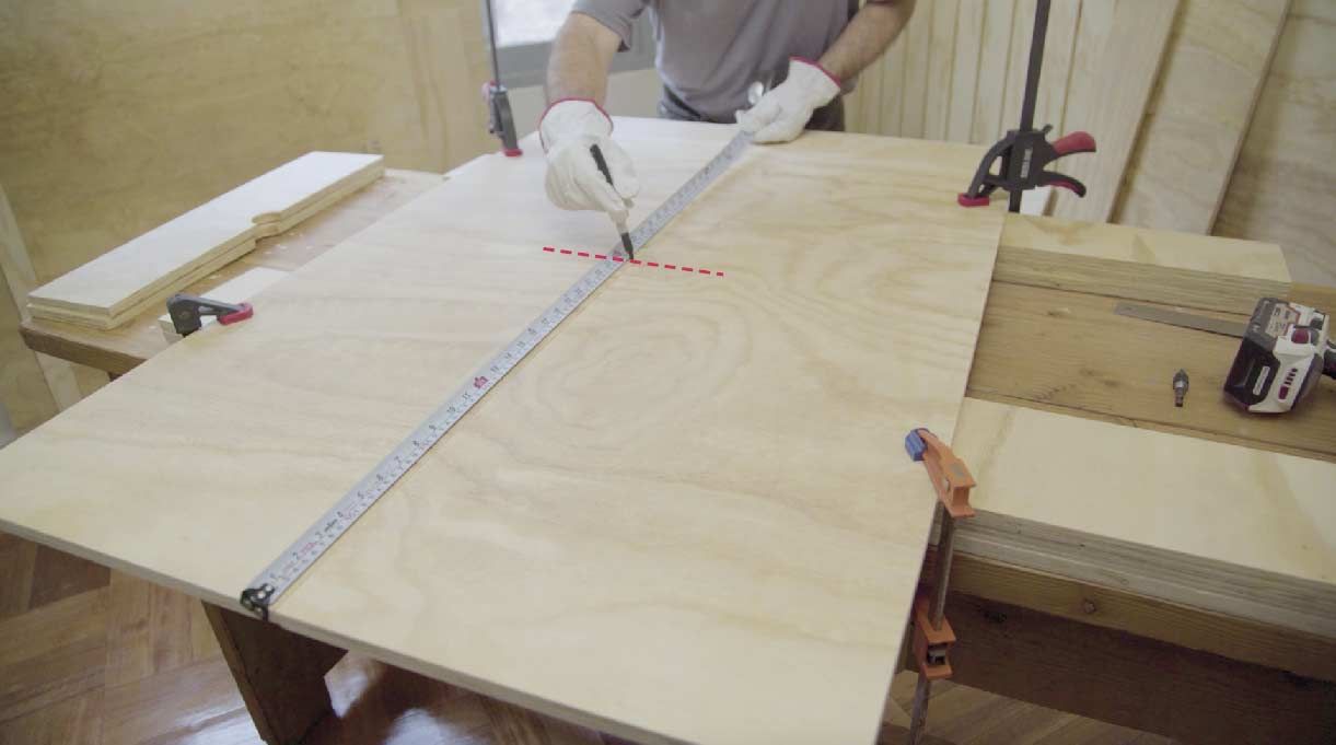 medir y marcar la madera para hacer el calado