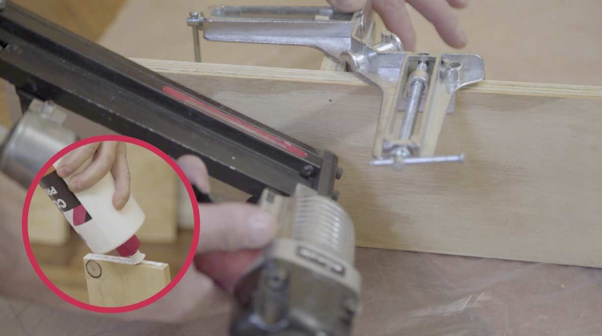 Hacer las fijaciones con un cordón de cola fría y la clavadora neumática