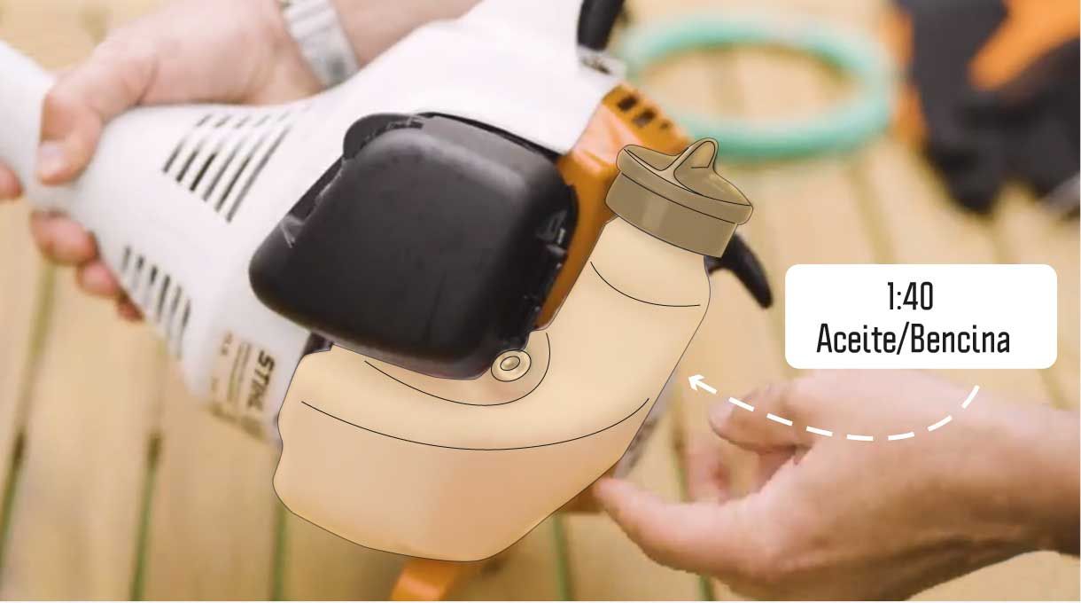 Aplica la mezcla de combustible con aceite stihl en una proporción de 1:40 en el estanque (una parte de aceite, 40 de bencina)