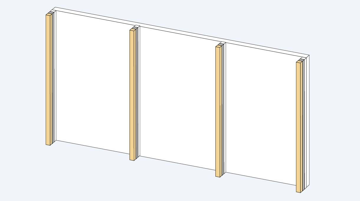 listones de 2 x 4” fijados sobre los pilares de aluminio