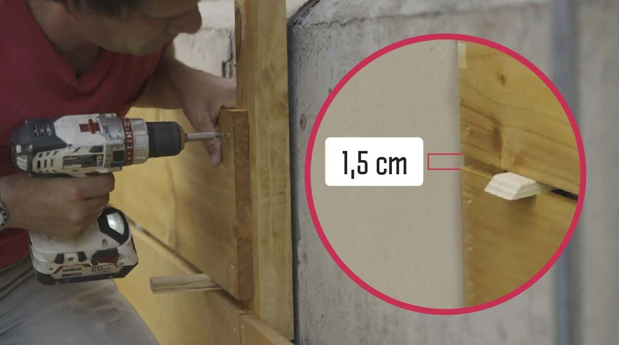 Deja un espacio horizontal entre los listones de 1,5 cm