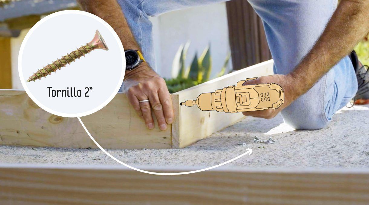 Las tablas las unirás entre sí con tornillos de 2 pulgadas
