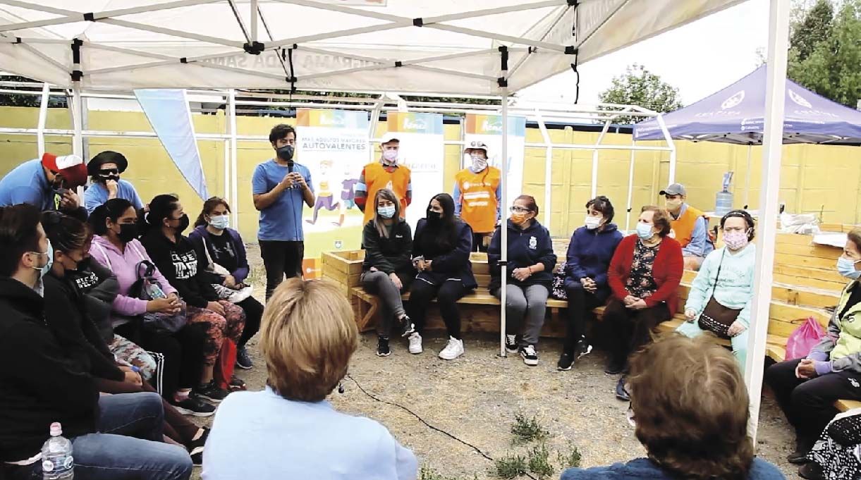 Imagen que muestra a la corporación Cultiva con la comunidad,