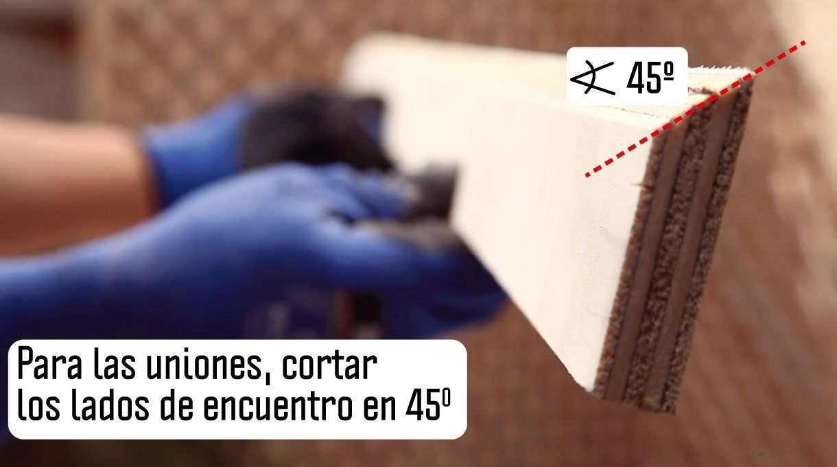 Madera con los lados de encuentro en 45 grados