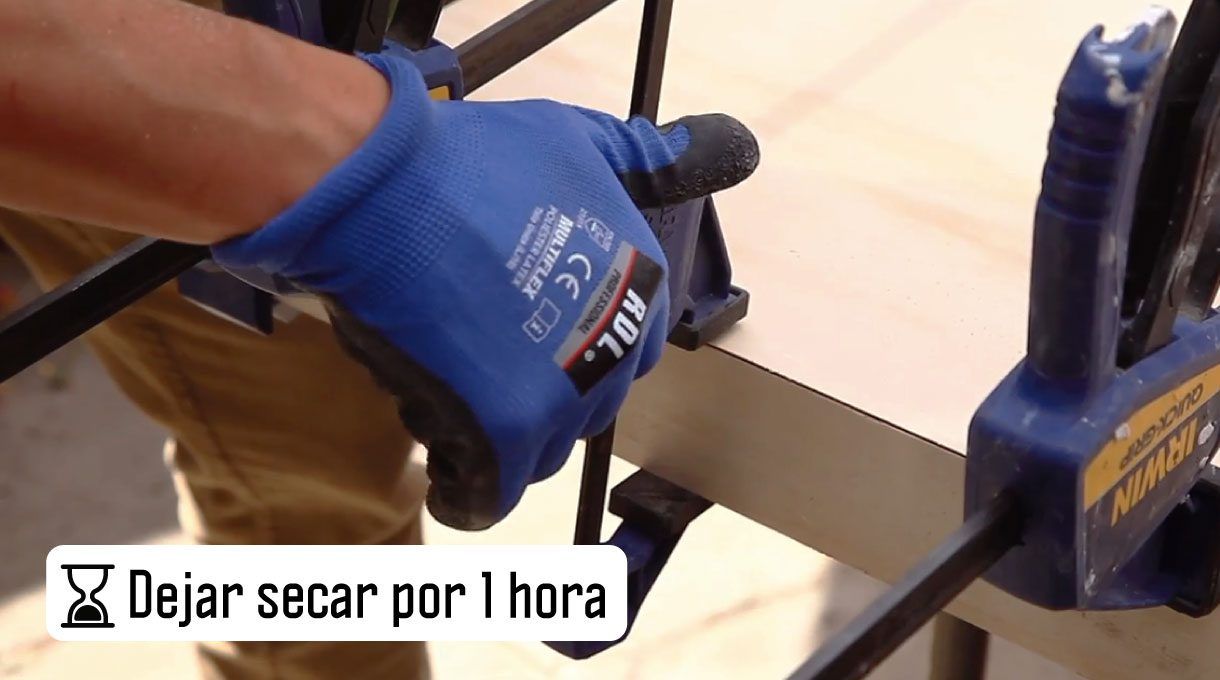 Corte de madera y aviso de dejar secar la cola fría por 1 hora