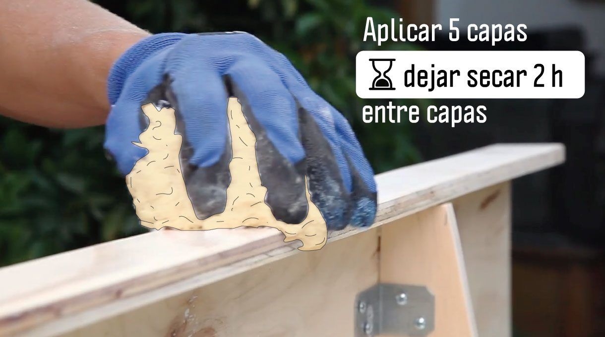 Huaipe aplicando impregnante. Aplicar 5 capas y dejar secar 2 h entre capas