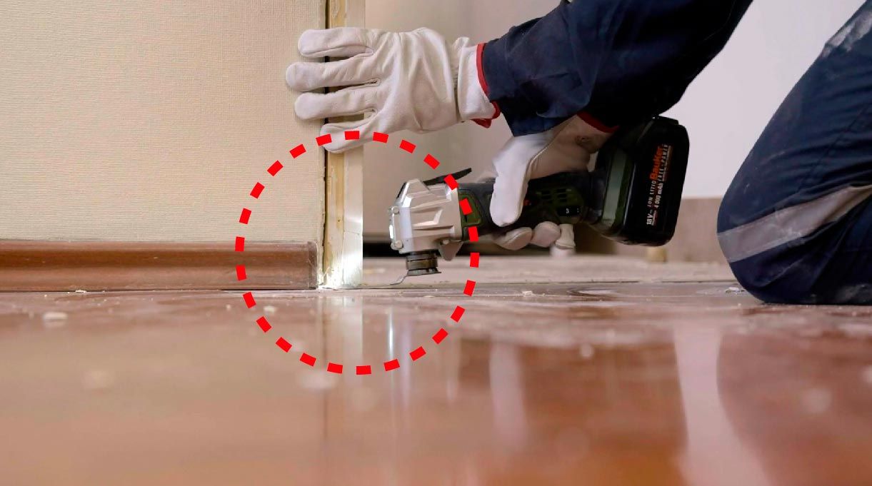 Herramienta multifuncional que corta por oscilación.