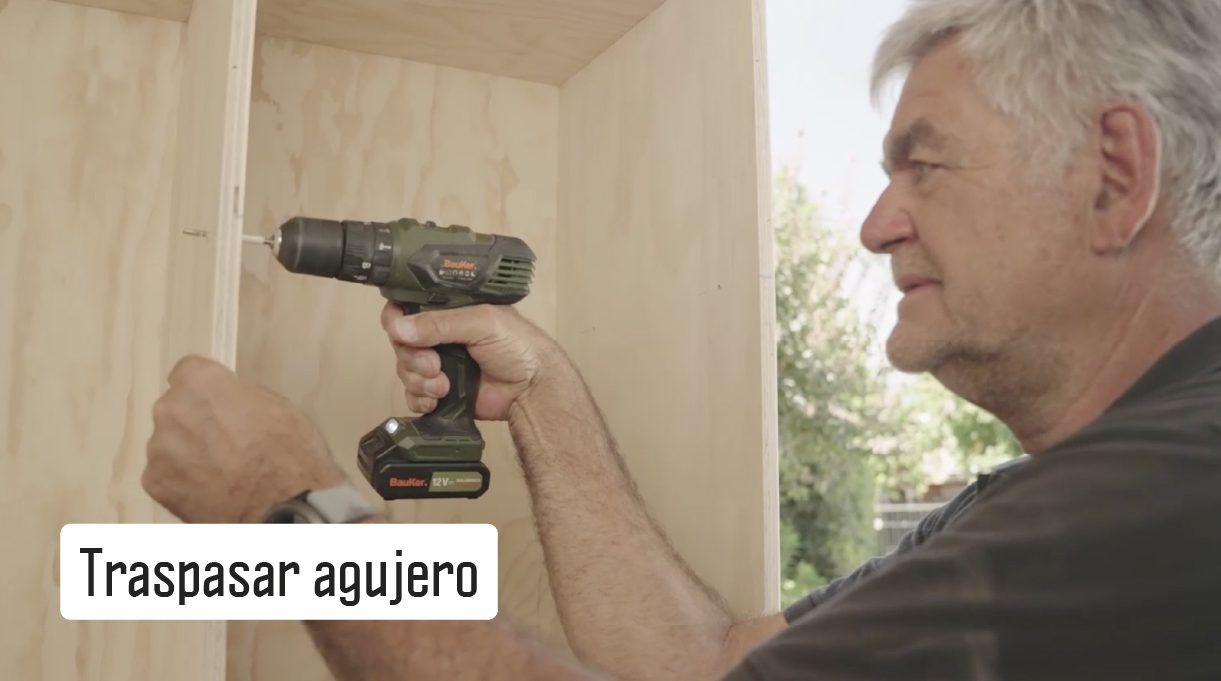 Traspasar madera para hacer agujeros