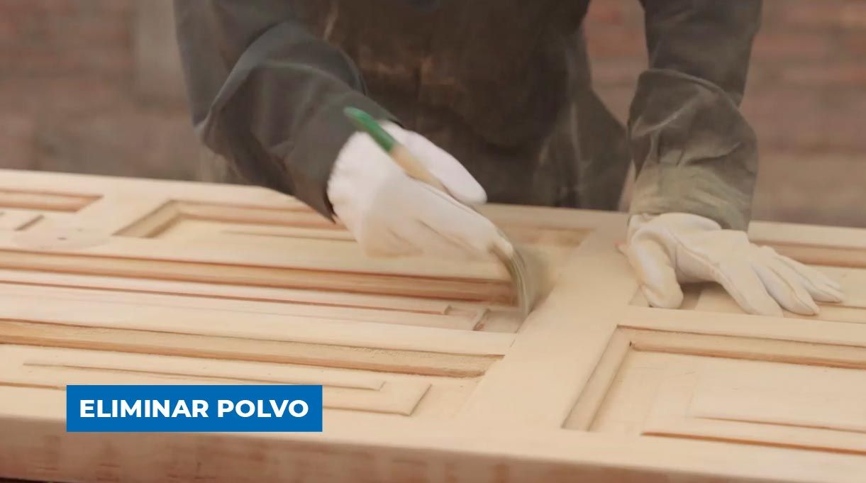 Sacar el polvo de la madera