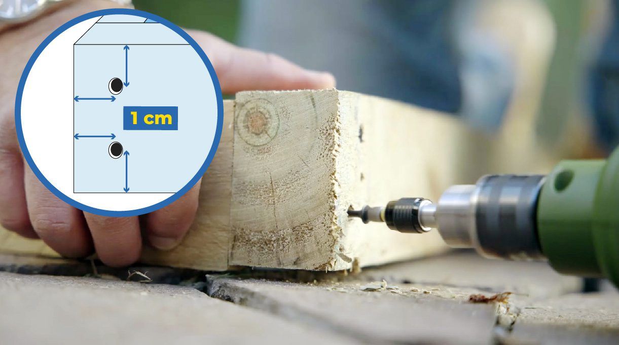 Marcas 1 cm desde cada uno de los bordes del trozo para fijar uniones