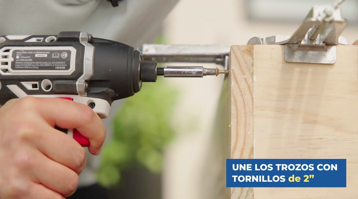 unir con tornillos