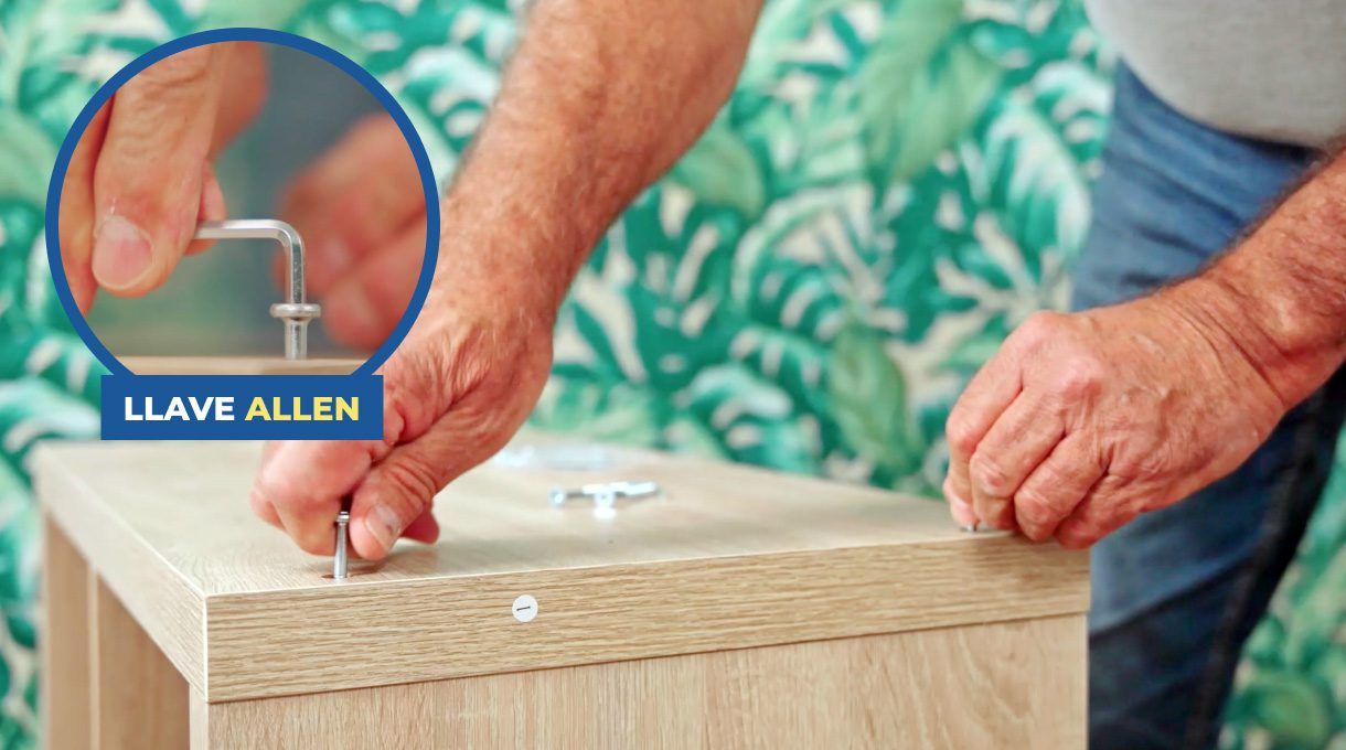 Atornillar con llave allen