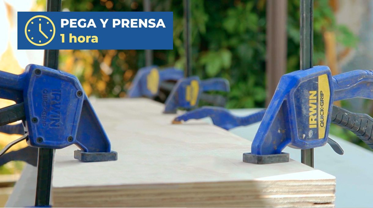 Uso de prensas por 1 hora para unir los trozos con cola fría.
