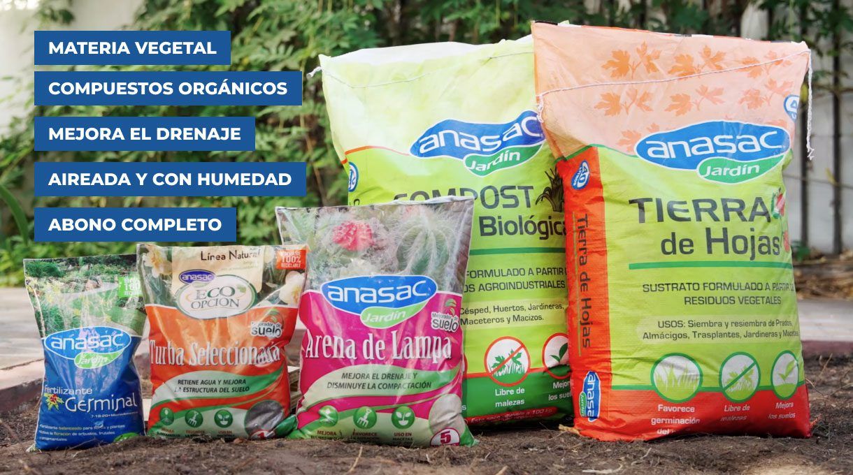 sacos con tierra de hojas, compost, arena, turba y abono.