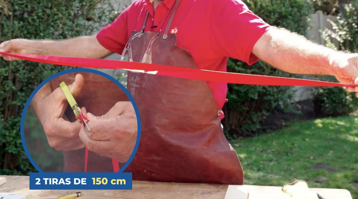 corta dos cintas de polipropileno a 150 cm