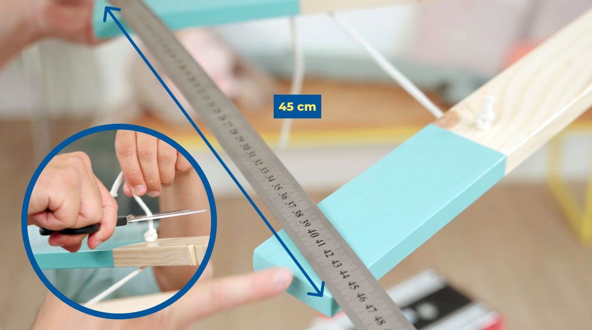 Distancia entre las maderas de 45 cm y corte del excedente de cuerda.