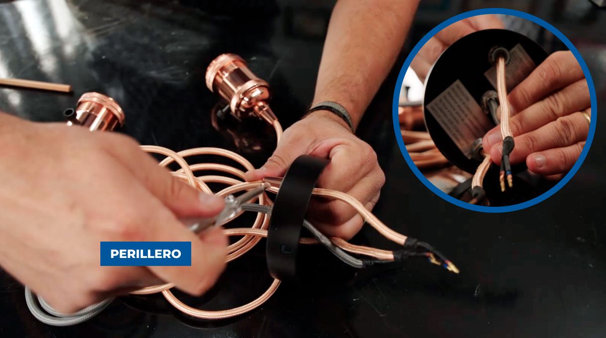 Cables de las luces adicionales pasan por las perforaciones