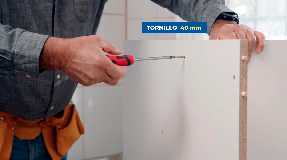 Fijación de la división a la base con tornillo de 40 mm